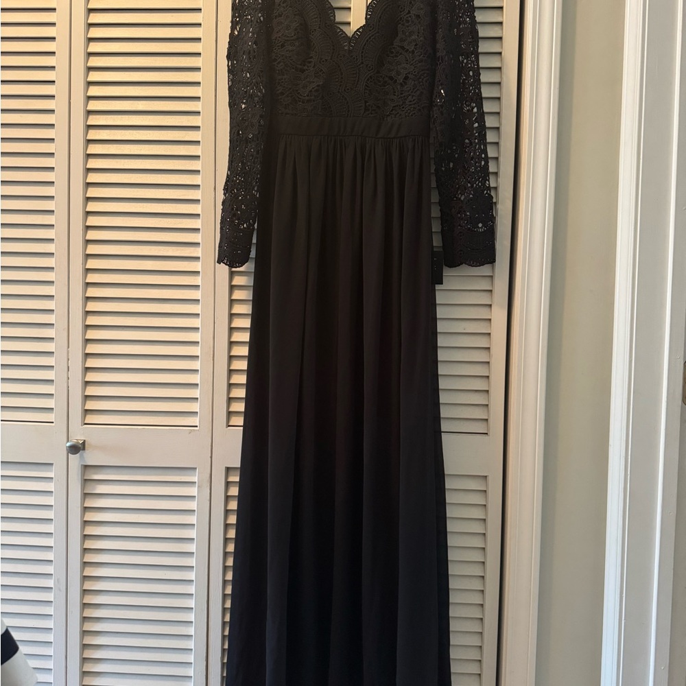 Lulu's Black V-Neck Long Sleeve Gown